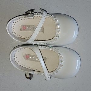 White dress shoe, TIP TOP KIDS, size 6